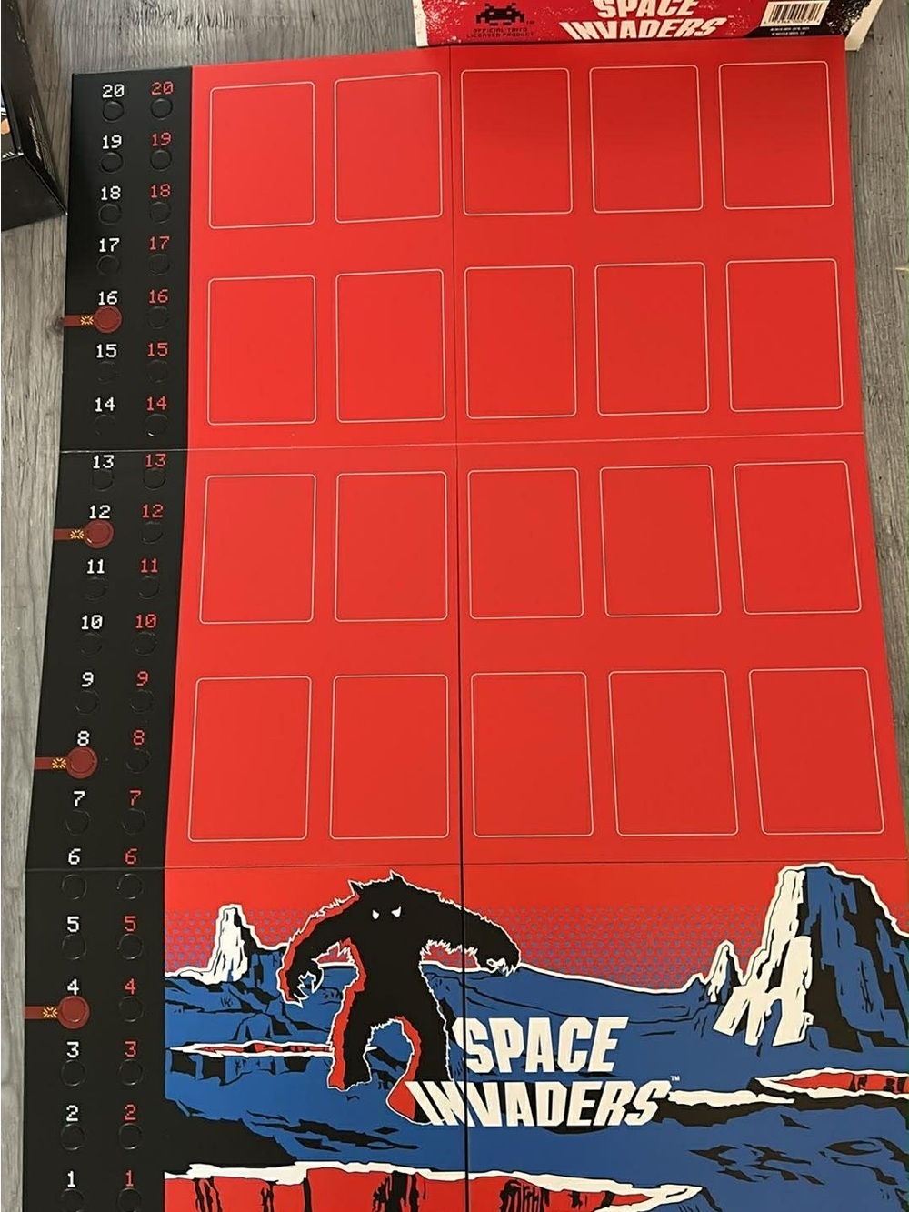 Space Invaders Retro Board Game Set - Red, Black, Blue - Picture 10 of 10